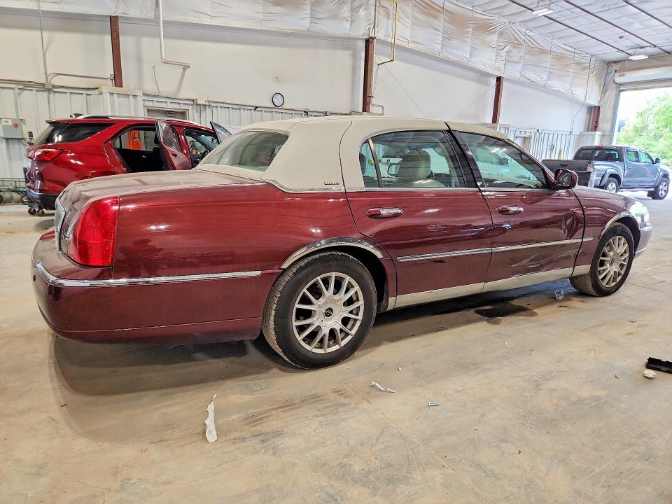 Продажа на аукционе авто 2004 Lincoln Town Car, vin: 1LNHM83W24Y612273, номер лота: 55868716