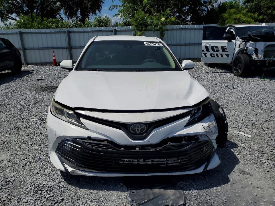 2018 Toyota Camry მანქანა იყიდება აუქციონზე, vin: 4T1B11HK4JU573555, აუქციონის ნომერი: 58435286