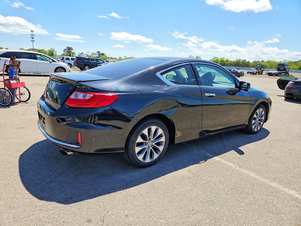 51922816 :رقم المزاد ، 1HGCT1B79FA005268 vin ، 2015 Honda Accord مزاد بيع
