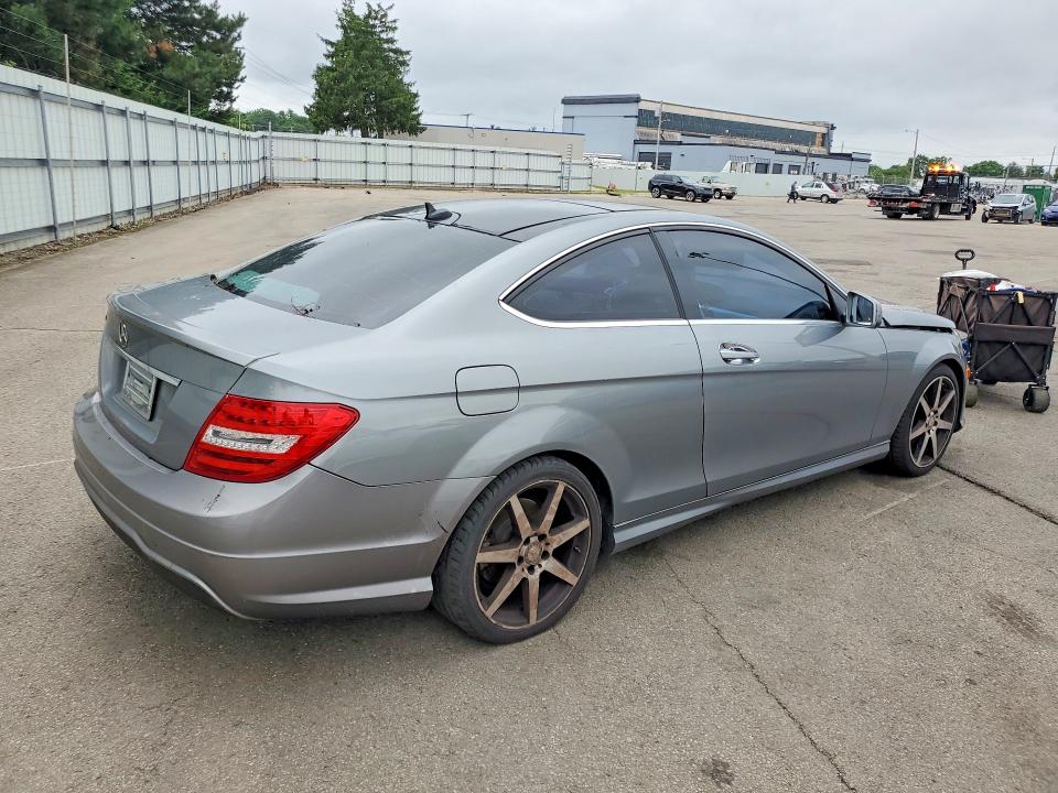 56685816 :رقم المزاد ، WDDGJ4HB5FG393993 vin ، 2015 Mercedes-benz C مزاد بيع