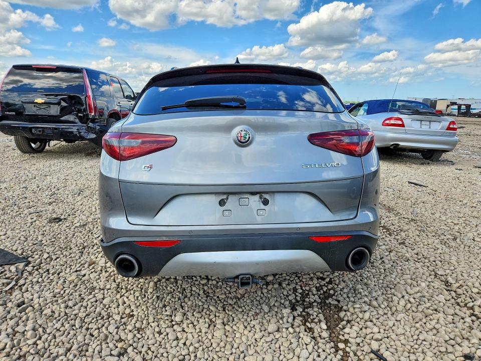 58633006 :رقم المزاد ، ZASFAKNN3J7C10647 vin ، 2018 Alfa Romeo Stelvio مزاد بيع