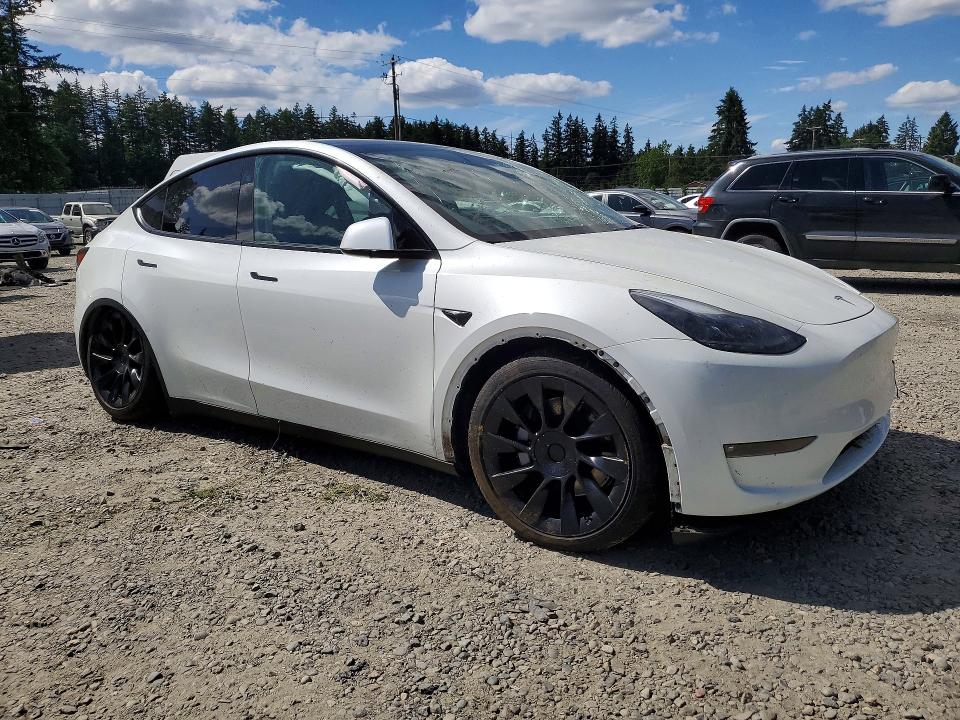 56094606 :رقم المزاد ، 7SAYGAEE7SF302773 vin ، 2025 Tesla Model Y مزاد بيع
