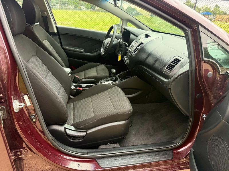 58361356 :رقم المزاد ، 3KPFK4A75HE097190 vin ، 2017 Kia Forte مزاد بيع