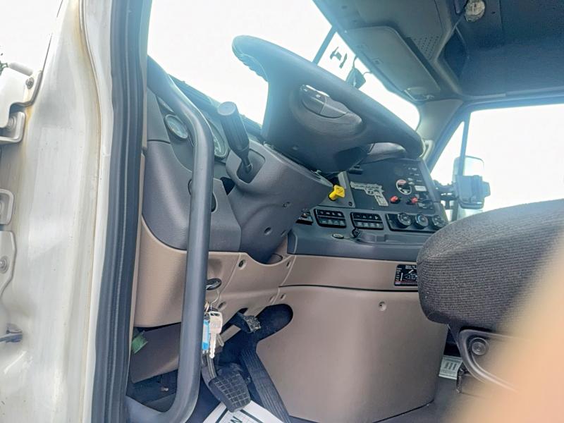Продажа на аукционе авто 2016 Freightliner Cascadia 125, vin: 3AKGGEDV5GDHC5017, номер лота: 58603376