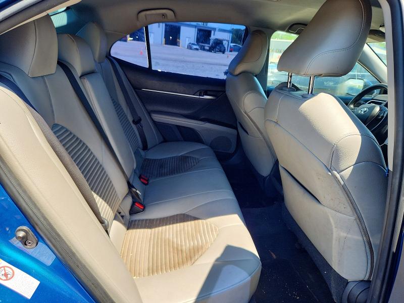 58536456 :رقم المزاد ، 4T1B11HK3JU149381 vin ، 2018 Toyota Camry مزاد بيع