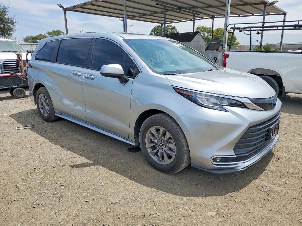57083916 :رقم المزاد ، 5TDYRKEC8NS119989 vin ، 2022 Toyota Sienna مزاد بيع