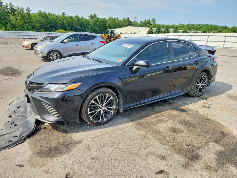 59086796 :رقم المزاد ، 4T1B11HK5JU598142 vin ، 2018 Toyota Camry مزاد بيع