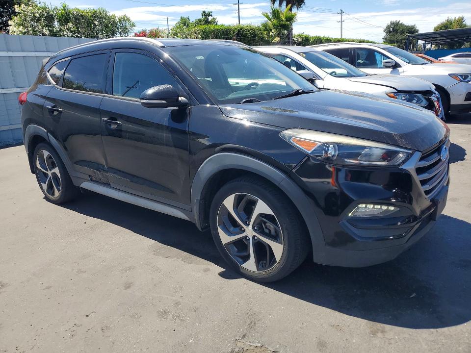 56892366 :رقم المزاد ، KM8J33A28HU390696 vin ، 2017 Hyundai Tucson مزاد بيع