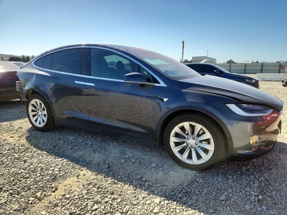 2017 Tesla Model X მანქანა იყიდება აუქციონზე, vin: 5YJXCBE26HF077027, აუქციონის ნომერი: 57195506