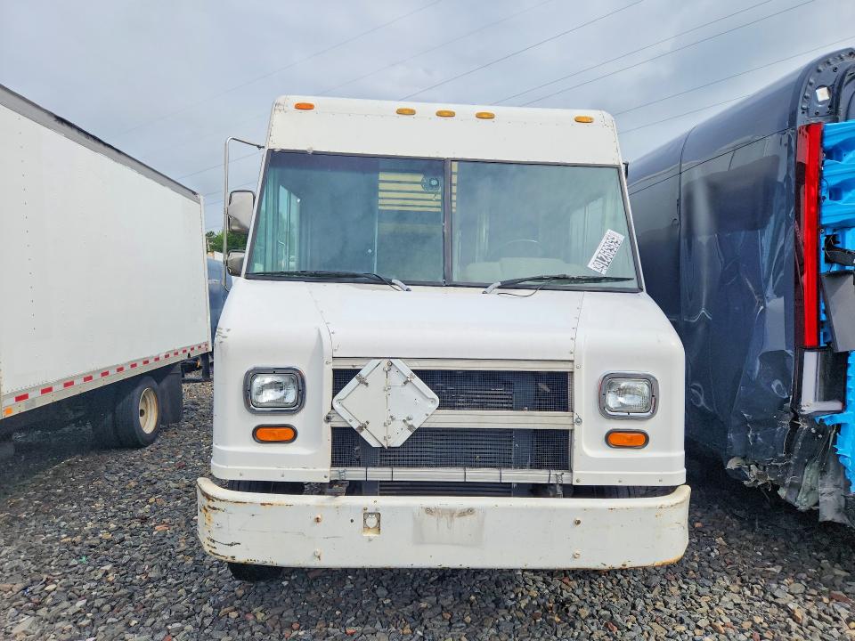 53539216 :رقم المزاد ، 4UZA4FF41YCF81362 vin ، 2000 Freightliner Mt45 Chassis مزاد بيع
