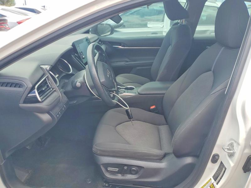 55643906 :رقم المزاد ، 4T1C11AK6NU064135 vin ، 2022 Toyota Camry مزاد بيع