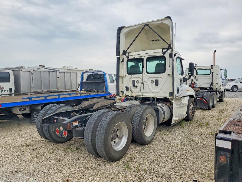 Продажа на аукционе авто 2017 Freightliner Cascadia 125, vin: 1FUJGEDRXHLHM7522, номер лота: 56145676