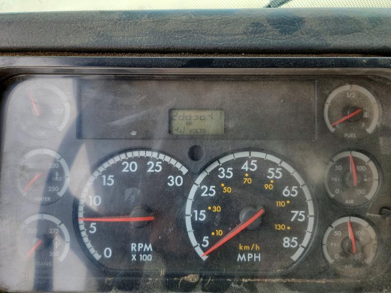 55911336 :رقم المزاد ، 1FVABTAK92HJ54621 vin ، 2002 Freightliner Fl70 مزاد بيع