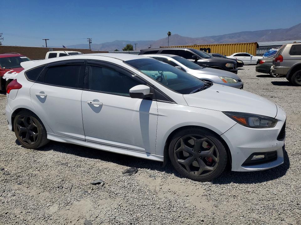 56532946 :رقم المزاد ، 1FADP3L93HL245819 vin ، 2017 Ford Focus مزاد بيع