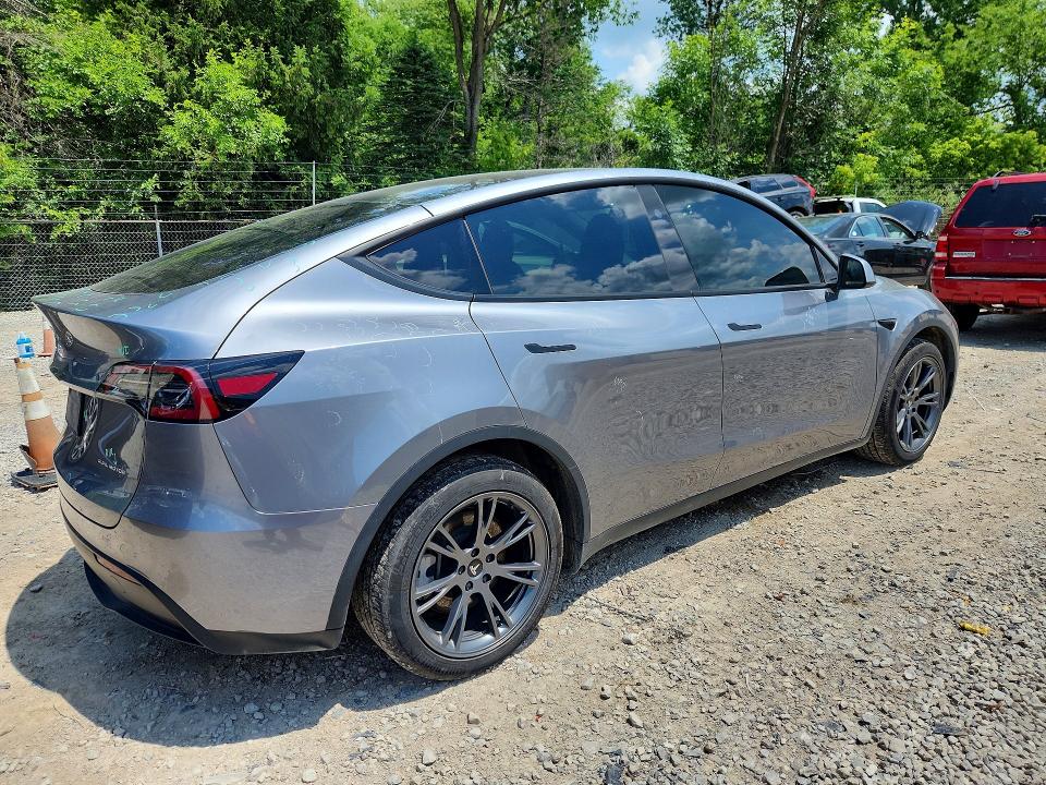 2024 Tesla Model Y მანქანა იყიდება აუქციონზე, vin: 7SAYGAEE7RF209701, აუქციონის ნომერი: 57852046