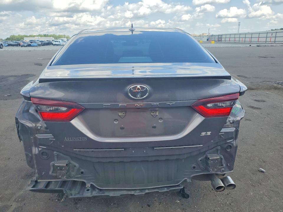 58712556 :رقم المزاد ، 4T1G11AK0NU652226 vin ، 2022 Toyota Camry مزاد بيع