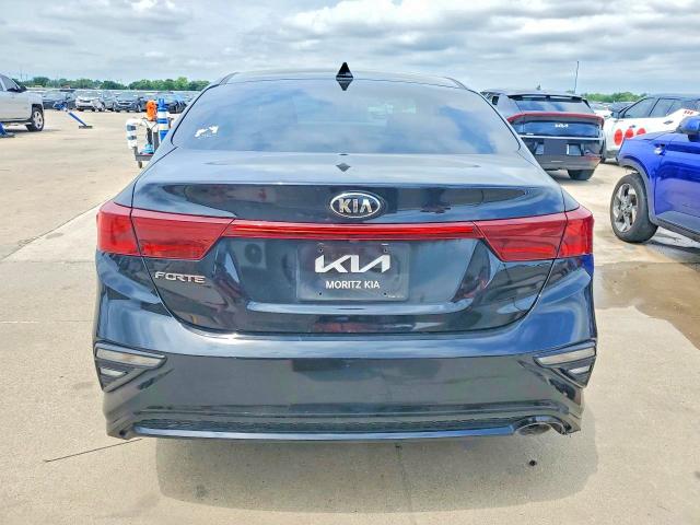 57123176 :رقم المزاد ، 3KPF24AD4ME411735 vin ، 2021 Kia Forte مزاد بيع