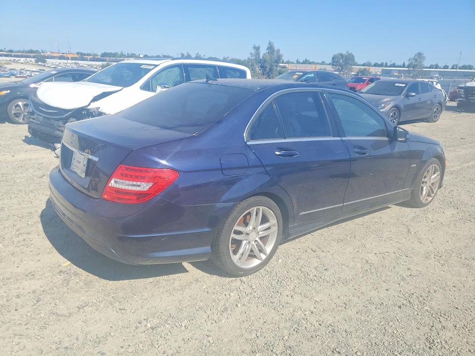 58045096 :رقم المزاد ، WDDGF4HB2CA615826 vin ، 2012 Mercedes-benz C مزاد بيع