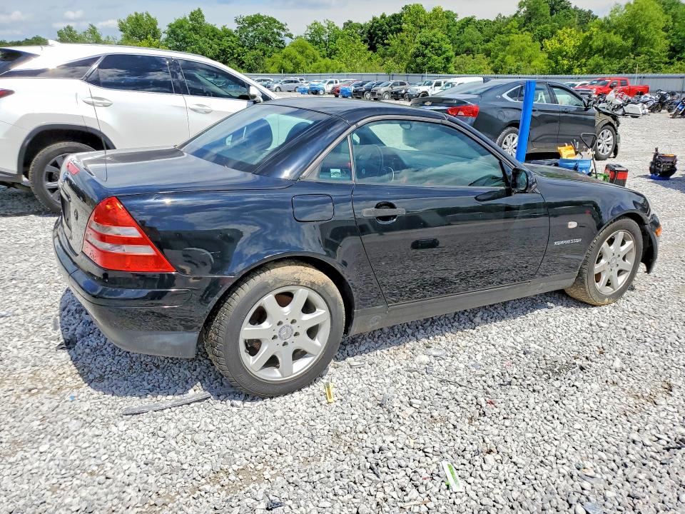 56833226 :رقم المزاد ، WDBKK47F3WF063229 vin ، 1998 Mercedes-benz Slk مزاد بيع