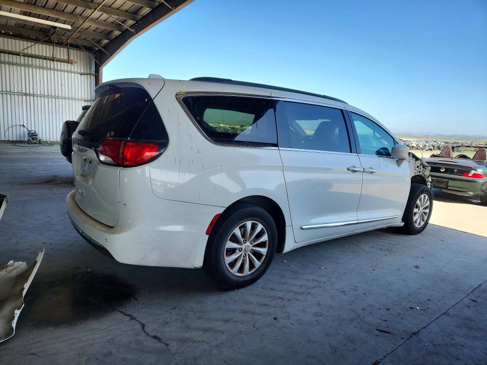 58736256 :رقم المزاد ، 2C4RC1BG1HR535399 vin ، 2017 Chrysler Pacifica مزاد بيع