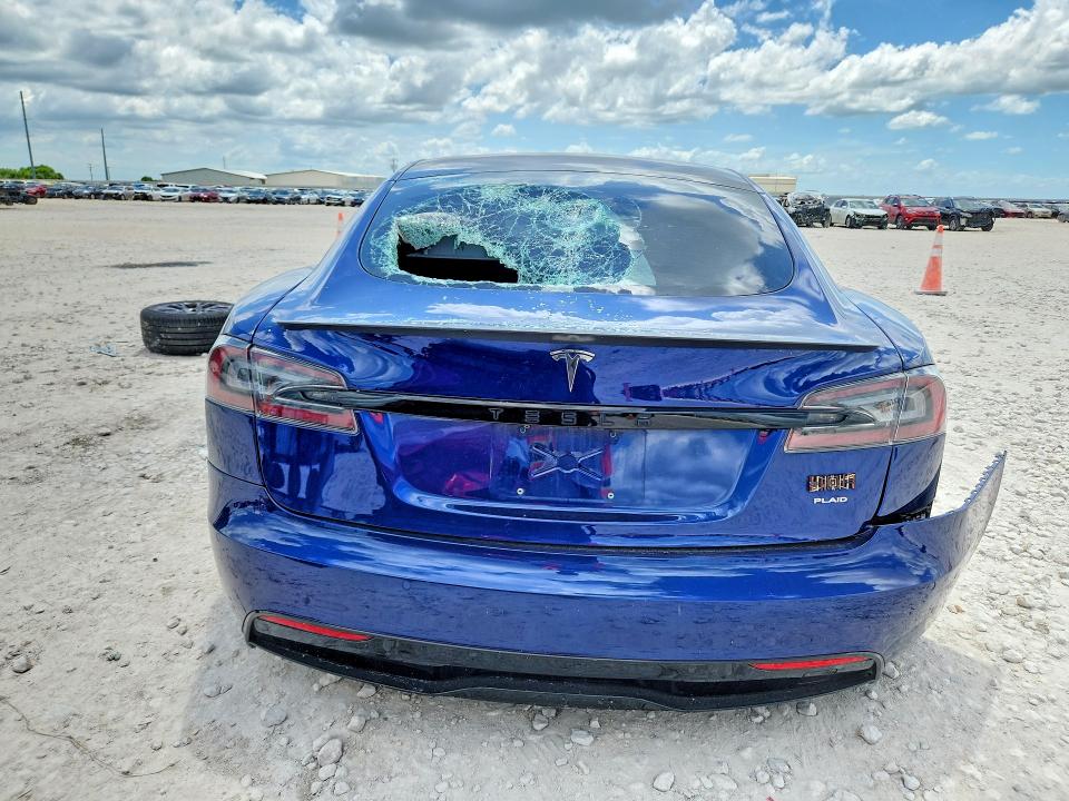 56999946 :رقم المزاد ، 5YJSA1E60MF454393 vin ، 2021 Tesla Model S مزاد بيع