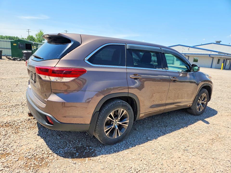 58882666 :رقم المزاد ، 5TDBZRFH4JS872177 vin ، 2018 Toyota Highlander مزاد بيع