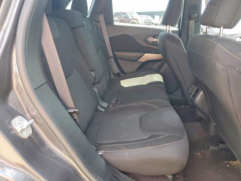 57247076 :رقم المزاد ، 1C4PJMCX8JD581964 vin ، 2018 Jeep Cherokee مزاد بيع