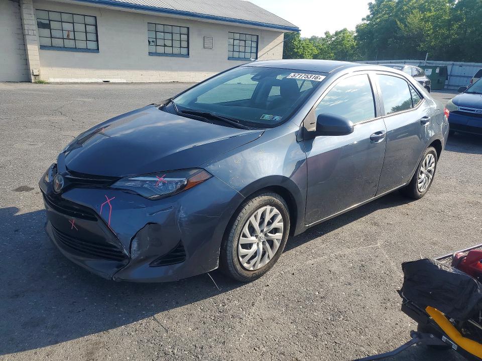 2018 Toyota Corolla მანქანა იყიდება აუქციონზე, vin: 2T1BURHE7JC981937, აუქციონის ნომერი: 57175316