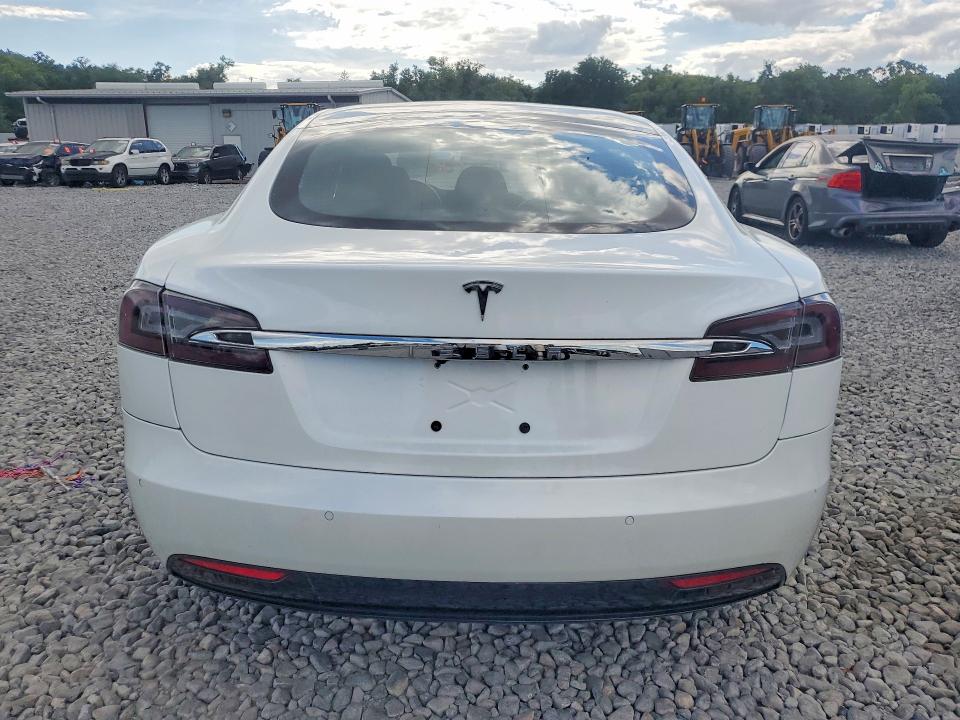 56666276 :رقم المزاد ، 5YJSA1E24JF281793 vin ، 2018 Tesla Model S مزاد بيع