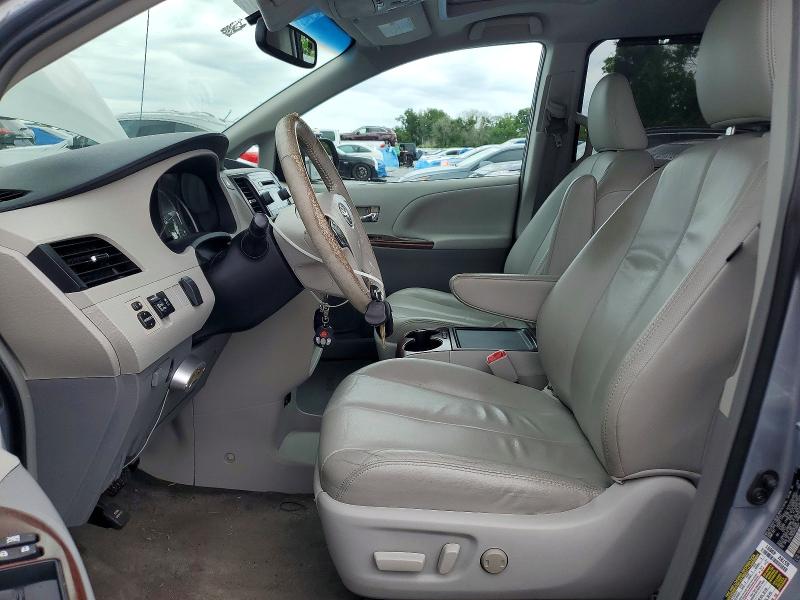 2013 Toyota Sienna მანქანა იყიდება აუქციონზე, vin: 5TDYK3DC6DS328934, აუქციონის ნომერი: 55946146