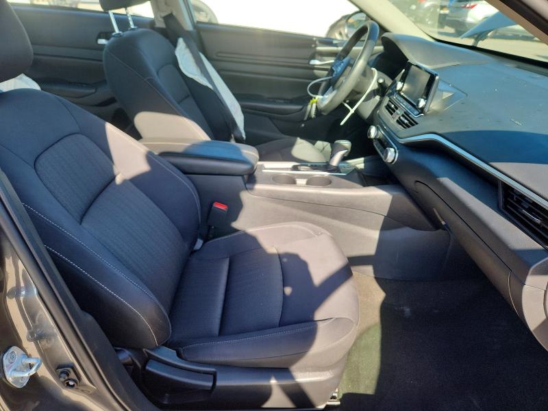 55558076 :رقم المزاد ، 1N4BL4BV0NN306762 vin ، 2022 Nissan Altima مزاد بيع