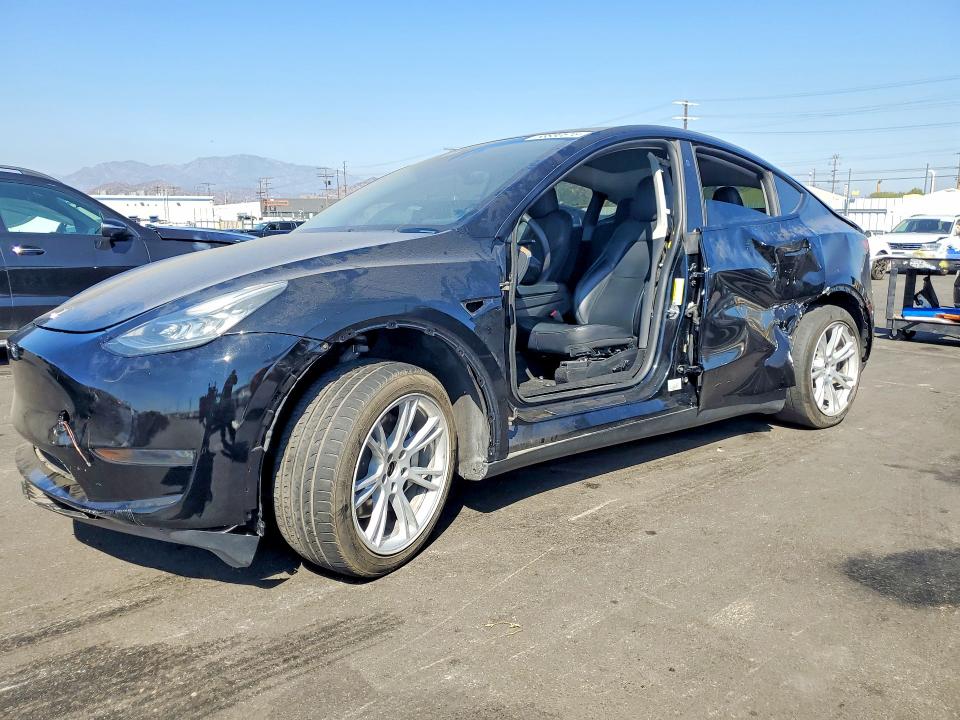 58830616 :رقم المزاد ، 7SAYGDEE4PA156824 vin ، 2023 Tesla Model Y مزاد بيع