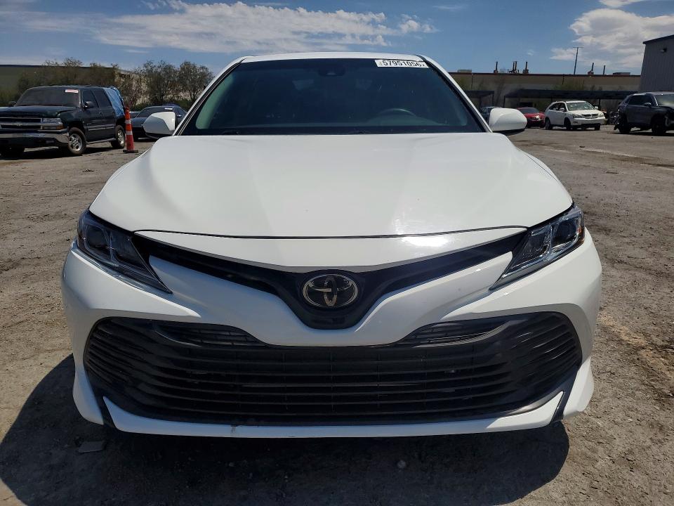 2018 Toyota Camry მანქანა იყიდება აუქციონზე, vin: 4T1B11HK6JU613232, აუქციონის ნომერი: 57951056