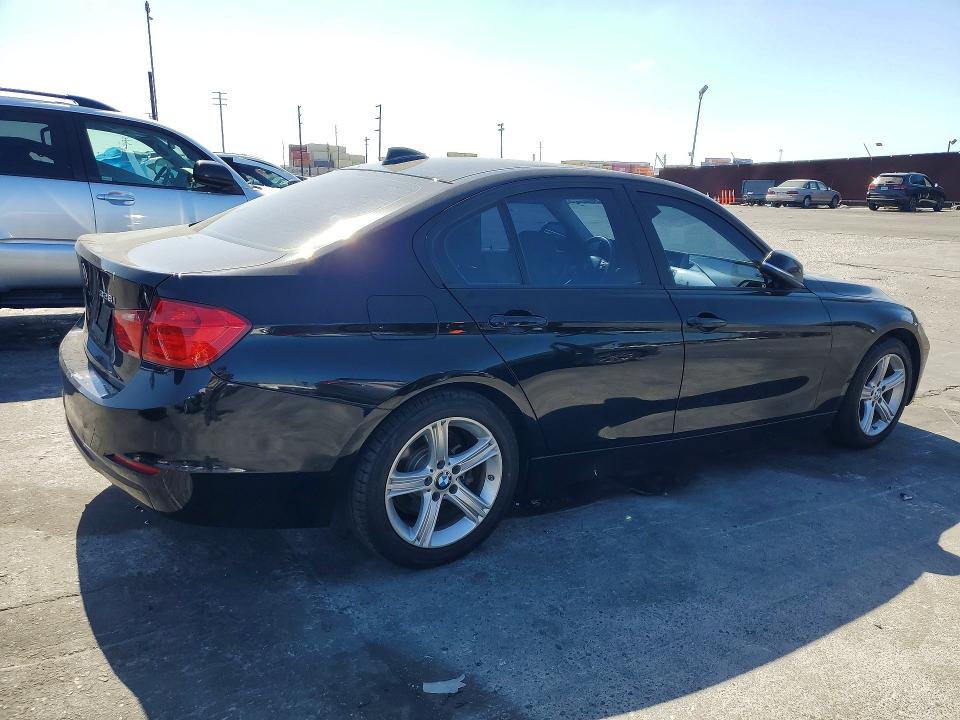 56669786 :رقم المزاد ، WBA3A5C52DF602784 vin ، 2013 Bmw 328 مزاد بيع