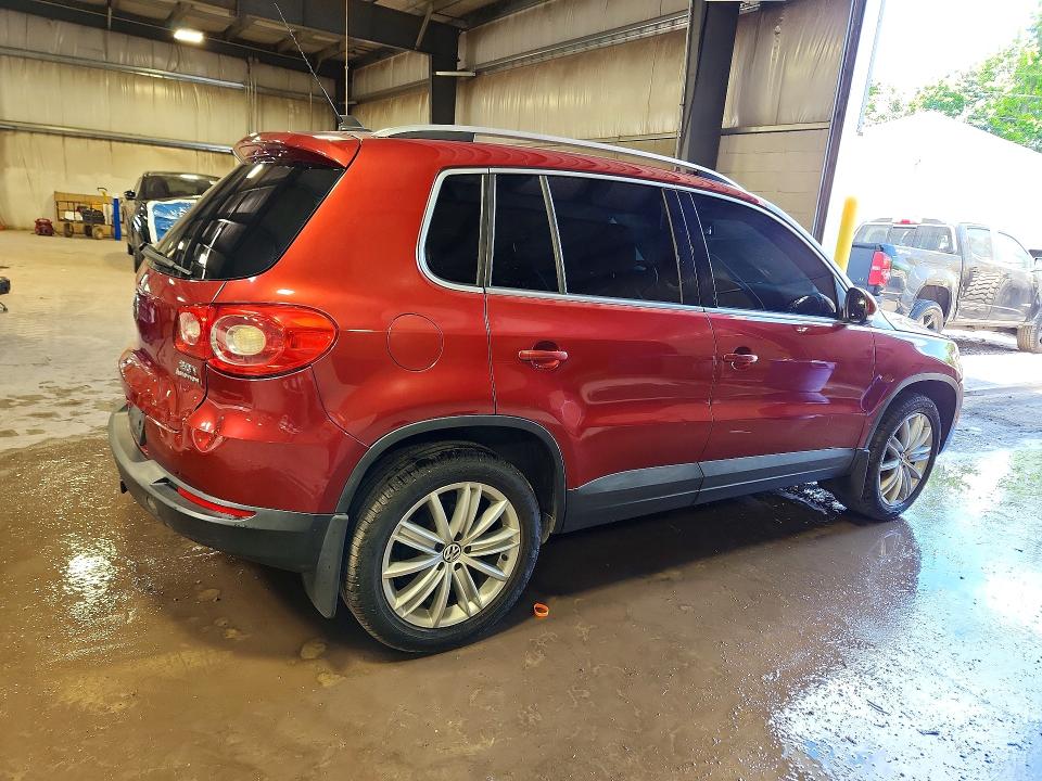 55193696 :رقم المزاد ، WVGBV7AX7BW001009 vin ، 2011 Volkswagen Tiguan مزاد بيع