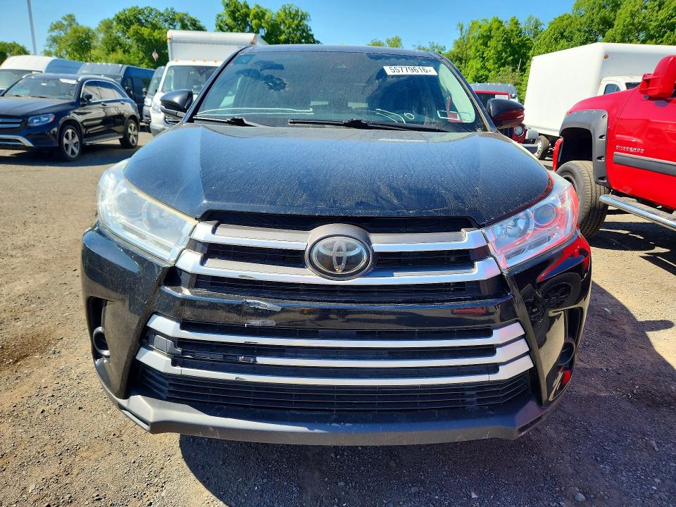 55779616 :رقم المزاد ، 5TDBZRFH7JS898904 vin ، 2018 Toyota Highlander مزاد بيع