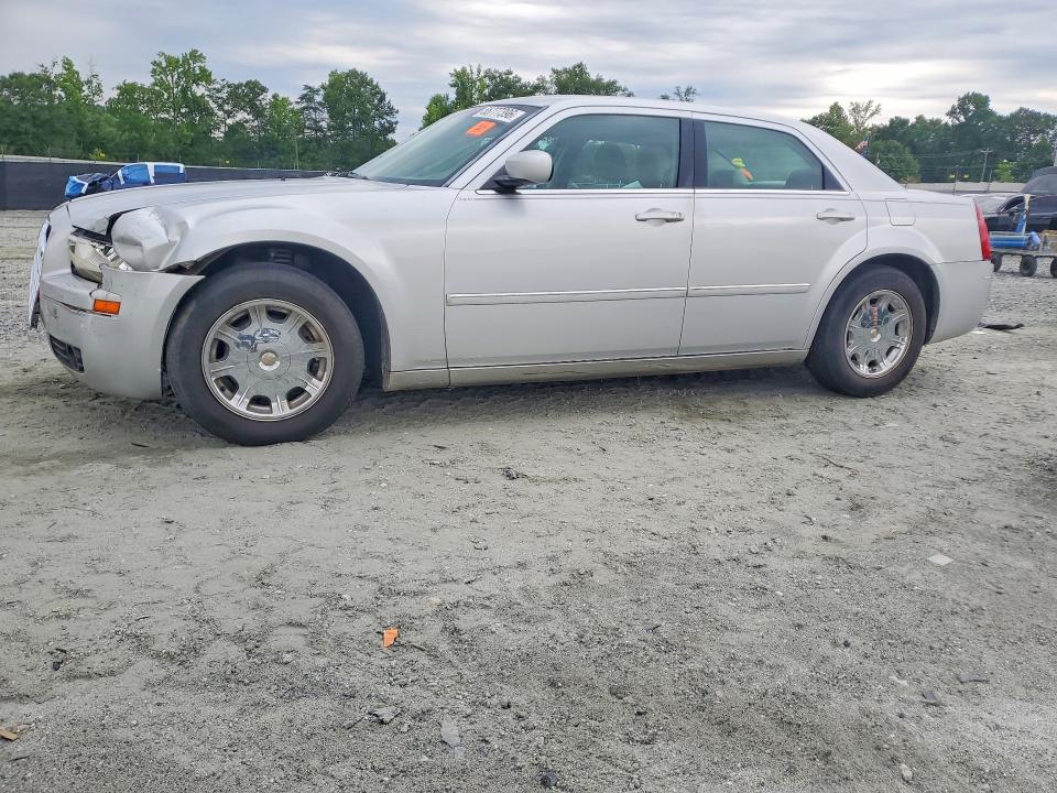 2006 Chrysler 300 მანქანა იყიდება აუქციონზე, vin: 2C3KA53G66H102102, აუქციონის ნომერი: 55777396