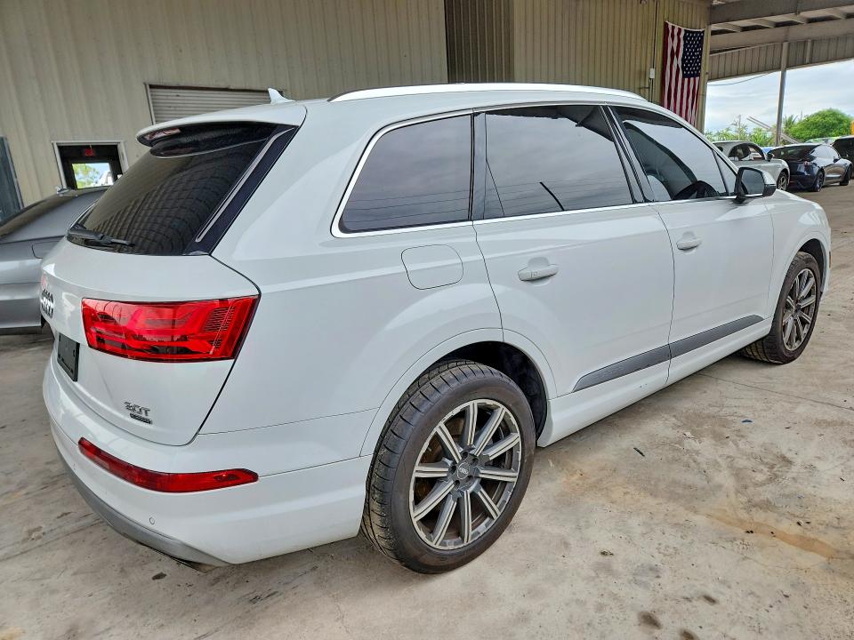 55818106 :رقم المزاد ، WA1VAAF7XHD021109 vin ، 2017 Audi Q7 مزاد بيع