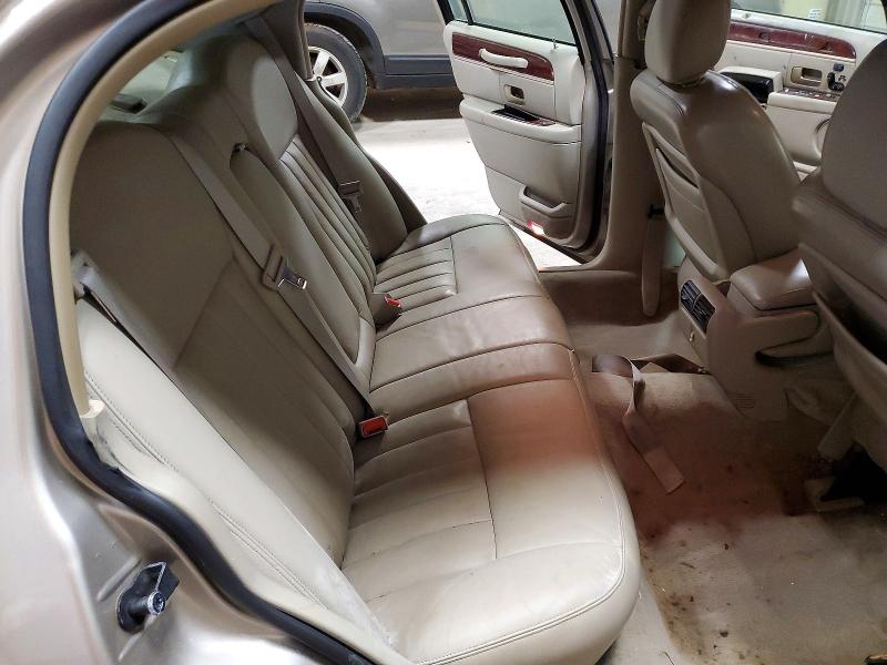 57718436 :رقم المزاد ، 1LNHM82W53Y628676 vin ، 2003 Lincoln Town Car مزاد بيع