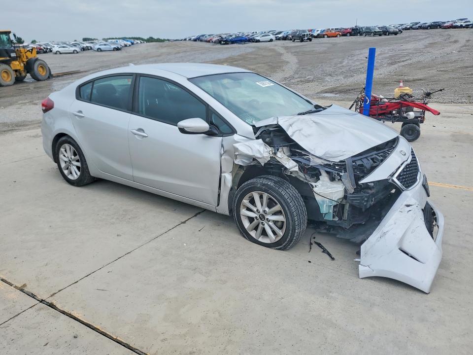 58907526 :رقم المزاد ، 3KPFL4A76HE153442 vin ، 2017 Kia Forte مزاد بيع