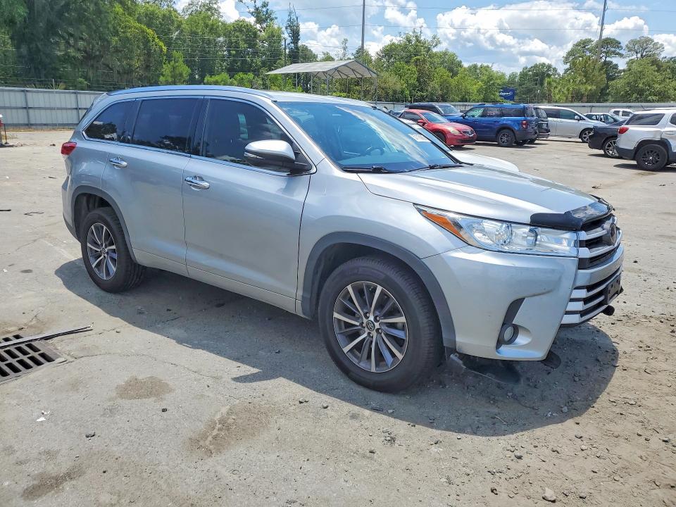 Продаж на аукціоні авто 2018 Toyota Highlander, vin: 5TDKZRFH1JS260809, номер лоту: 57115686