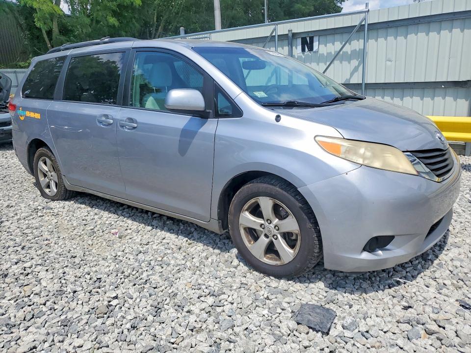 57083406 :رقم المزاد ، 5TDKK3DC2CS179846 vin ، 2012 Toyota Sienna مزاد بيع
