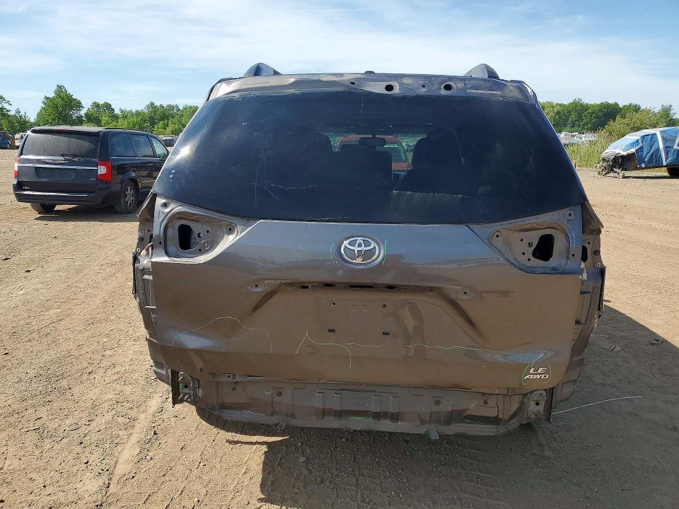 56058626 :رقم المزاد ، 5TDJZ3DC5HS153918 vin ، 2017 Toyota Sienna مزاد بيع