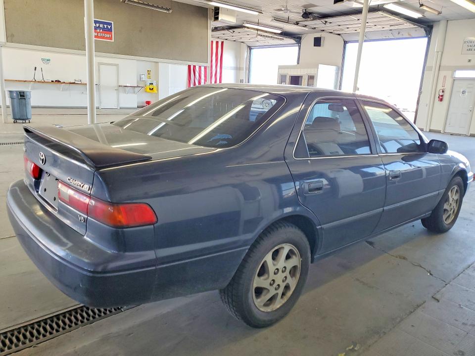 57749406 :رقم المزاد ، 4T1BF22K2XU082314 vin ، 1999 Toyota Camry مزاد بيع