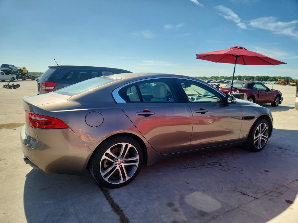55687286 :رقم المزاد ، SAJAJ4BVXHA973363 vin ، 2017 Jaguar Xe مزاد بيع