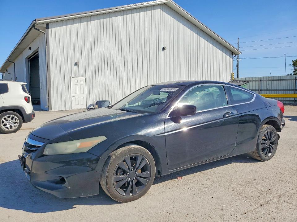 56052306 :رقم المزاد ، 1HGCS1B71BA016133 vin ، 2011 Honda Accord مزاد بيع