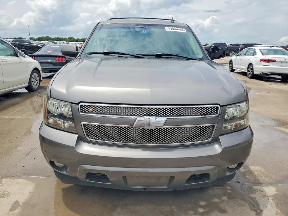 Продажа на аукционе авто 2008 Chevrolet Suburban, vin: 1GNFK163X8R143497, номер лота: 53930396