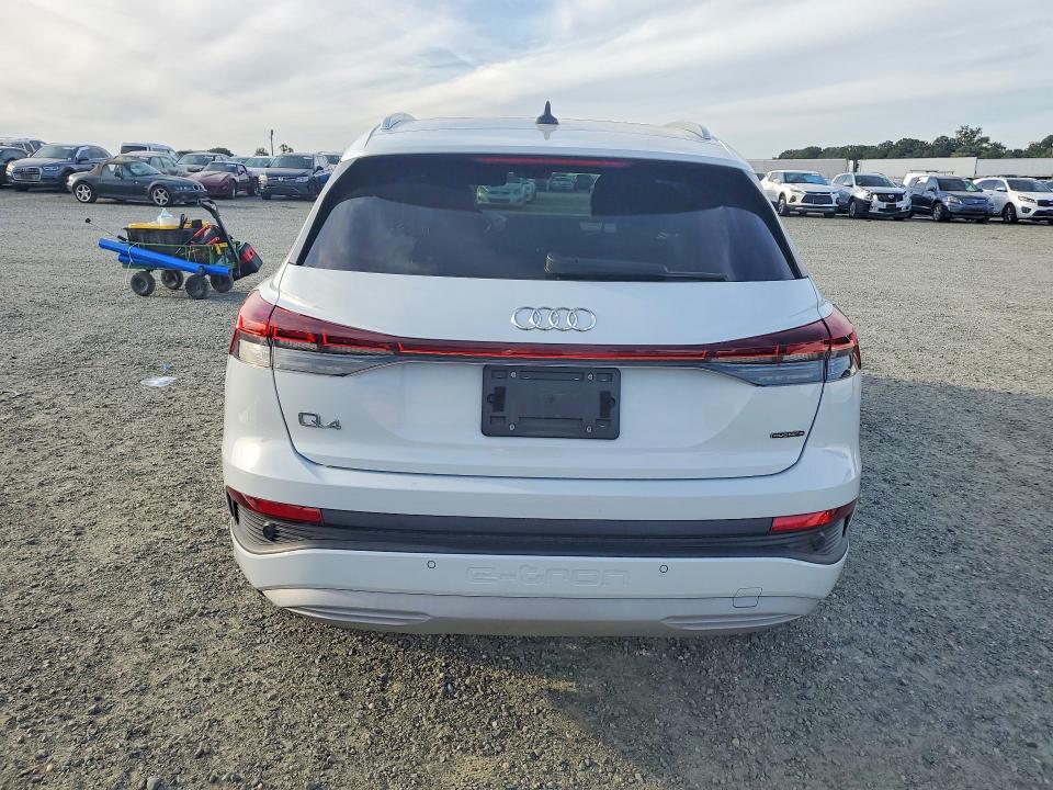55589706 :رقم المزاد ، WA1J2BFZ2NP042288 vin ، 2022 Audi Q4 E-tron مزاد بيع