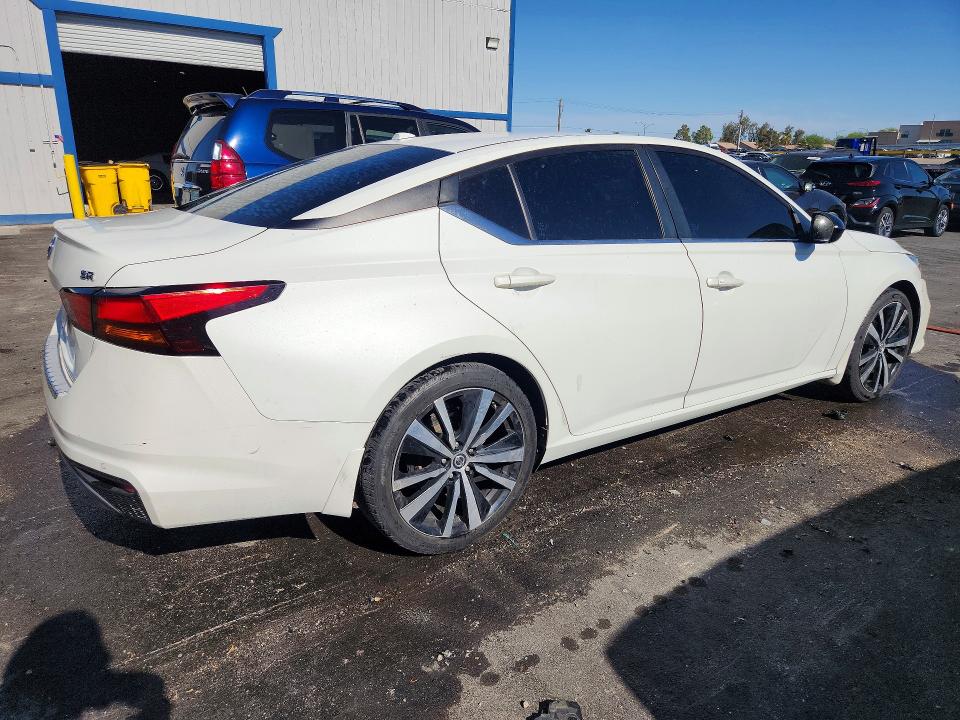 55700726 :رقم المزاد ، 1N4BL4CV7MN413384 vin ، 2021 Nissan Altima مزاد بيع