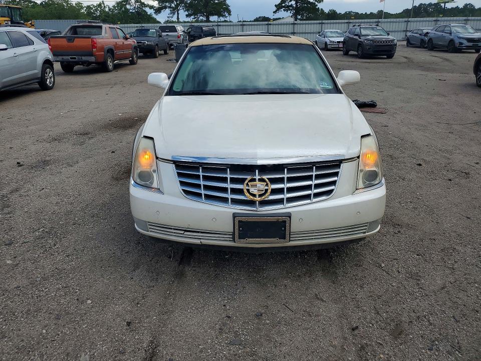 58266526 :رقم المزاد ، 1G6KD57Y68U114811 vin ، 2008 Cadillac Dts مزاد بيع